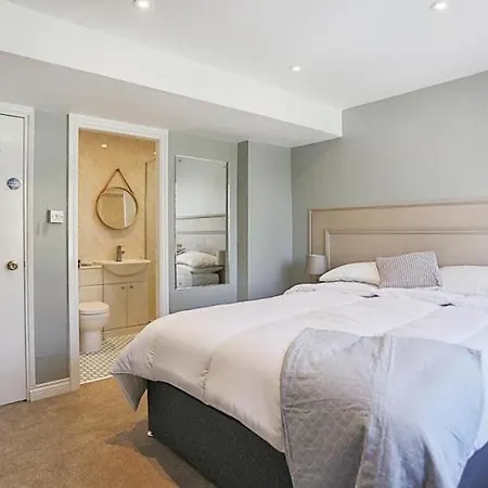 Vakantiehuis Detached House In The Centre Of