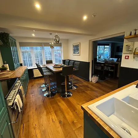 Detached House In The Centre Of * Harrogate